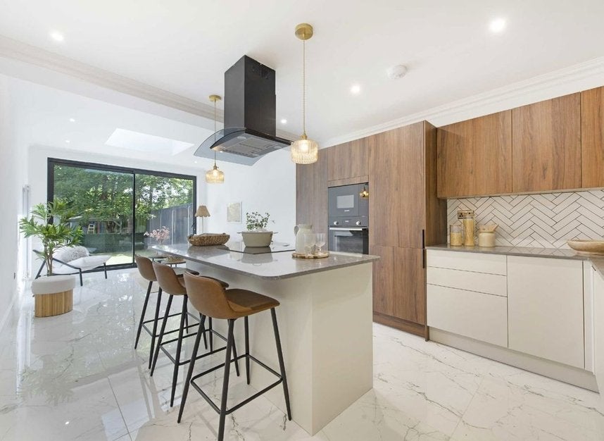 Flat Hillmarton Road in Greater London
