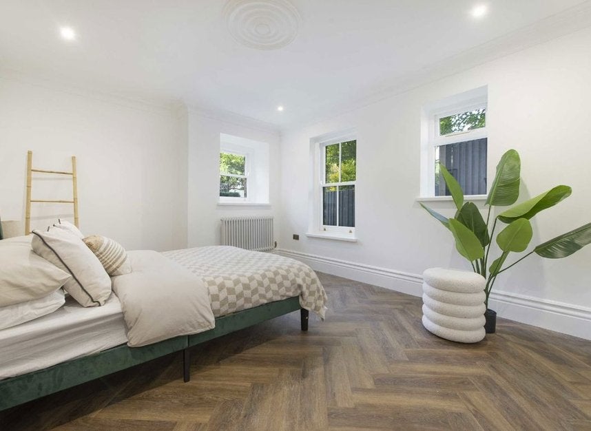 Flat Hillmarton Road in Greater London
