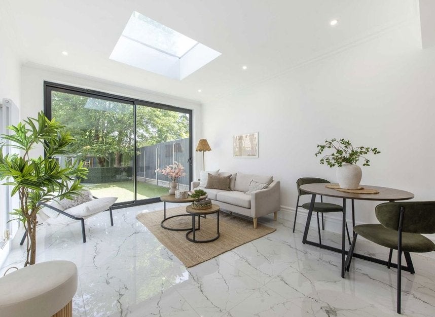 Flat Hillmarton Road in Greater London