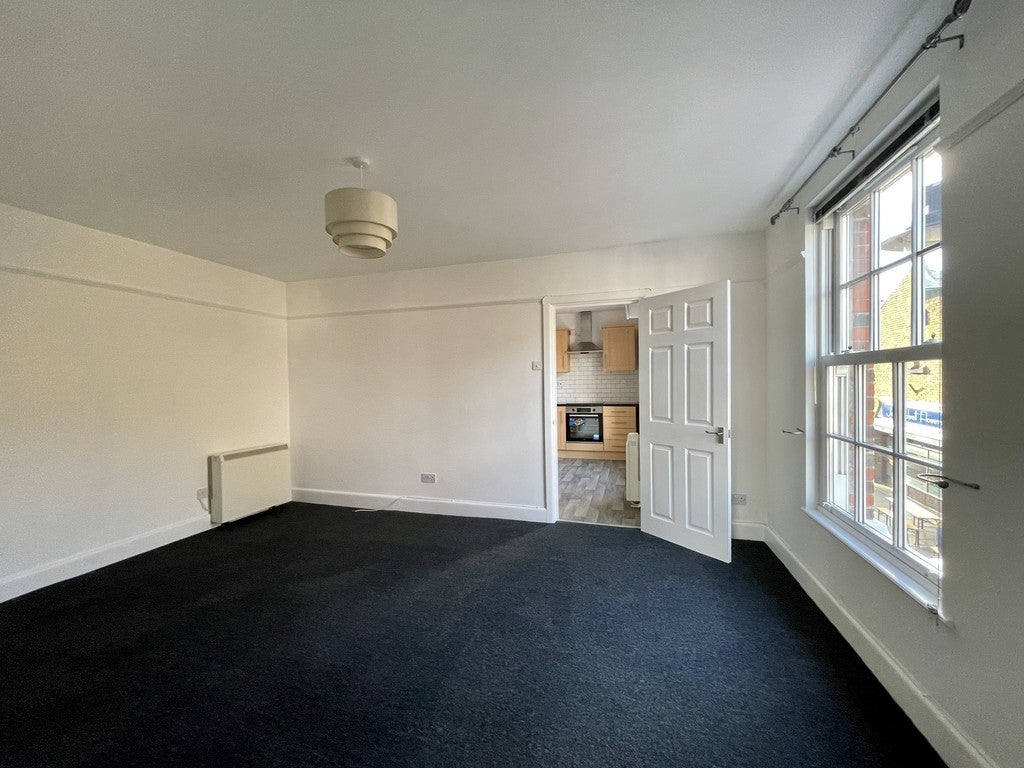 Flat Pylewell Road in Southampton