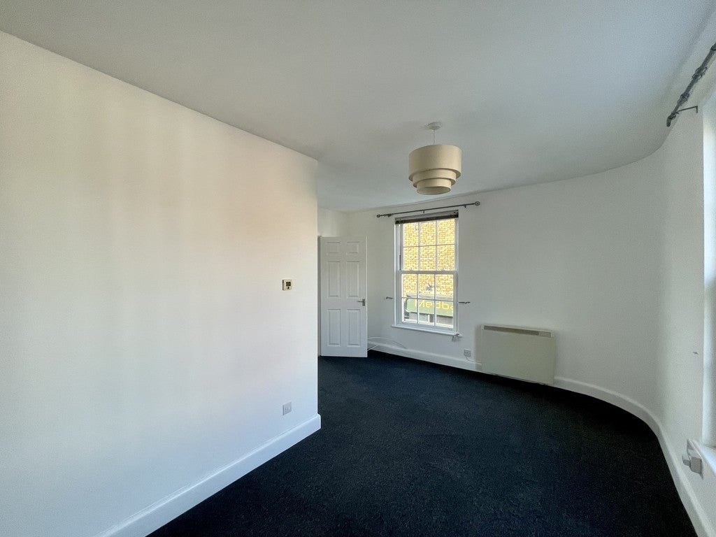 Flat Pylewell Road in Southampton