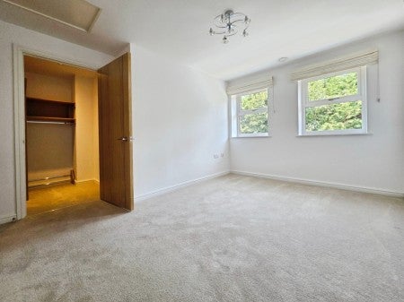 Flat Cainscross Road in Stroud
