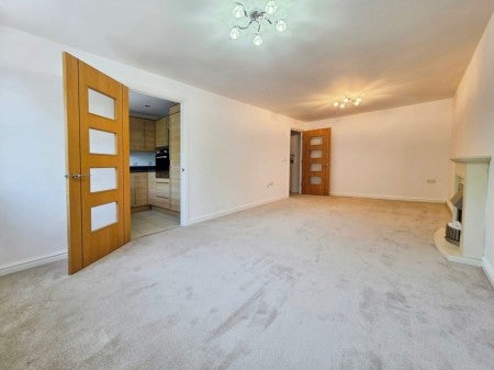 Flat Cainscross Road in Stroud
