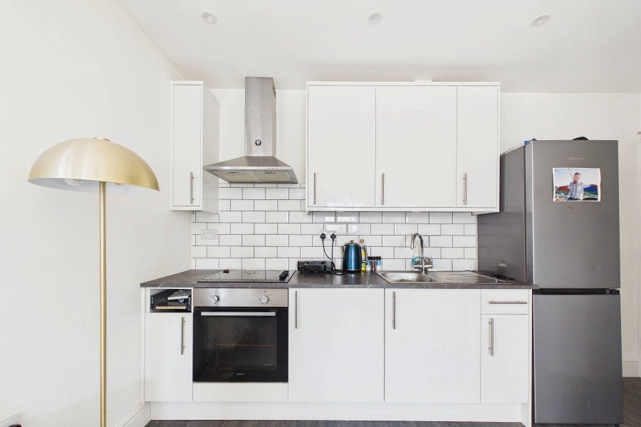 Flat Victoria Avenue in Surrey Heath