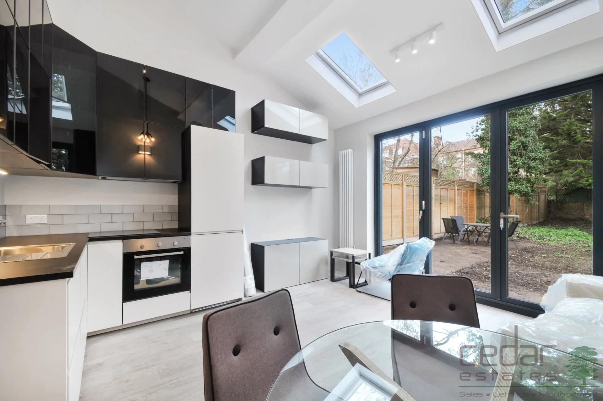 Flat Canfield Gardens in Greater London