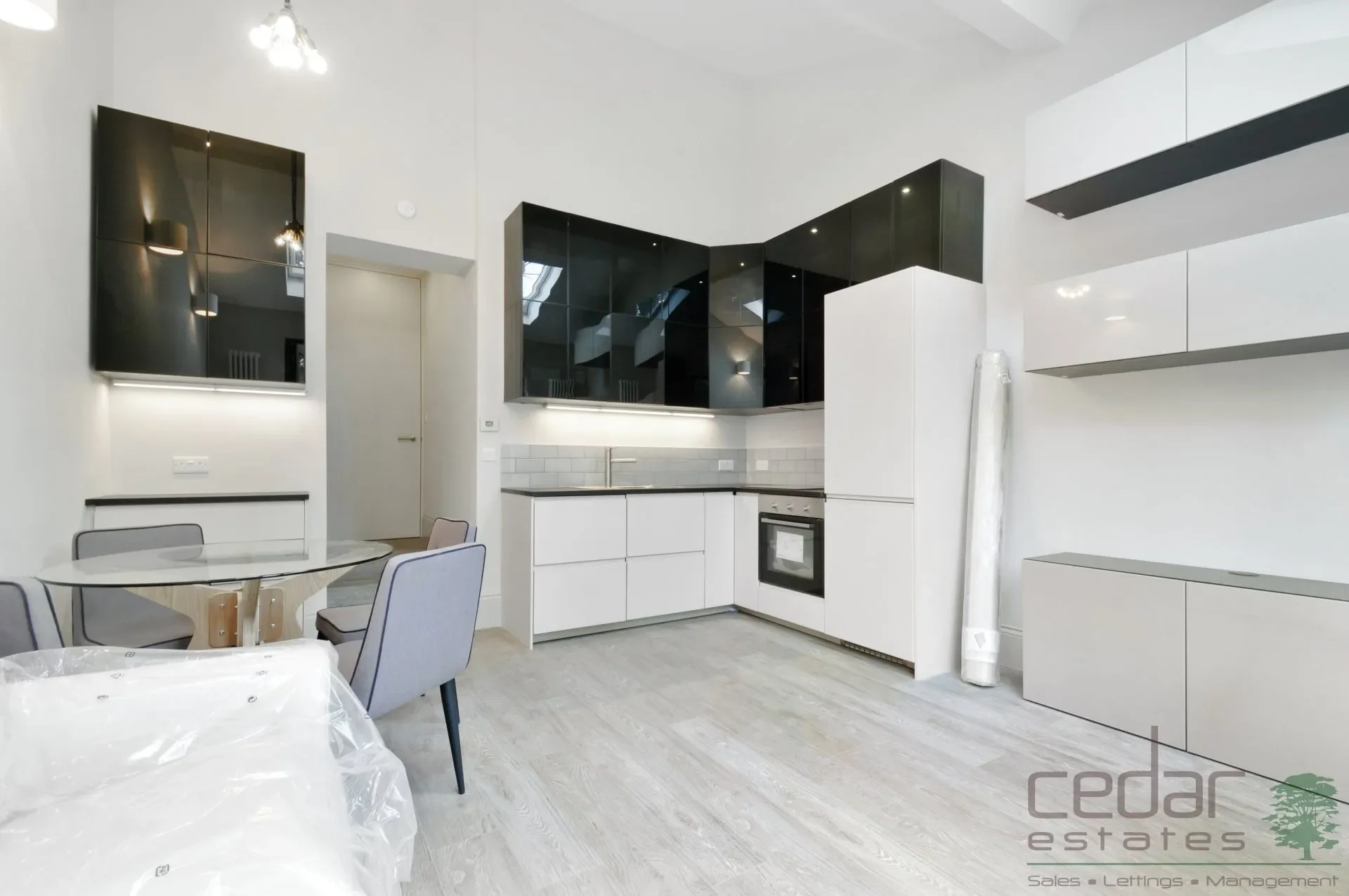 Flat Canfield Gardens in Greater London