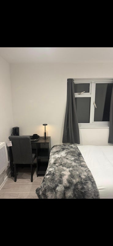 Room Sheldrake Drive in Ipswich