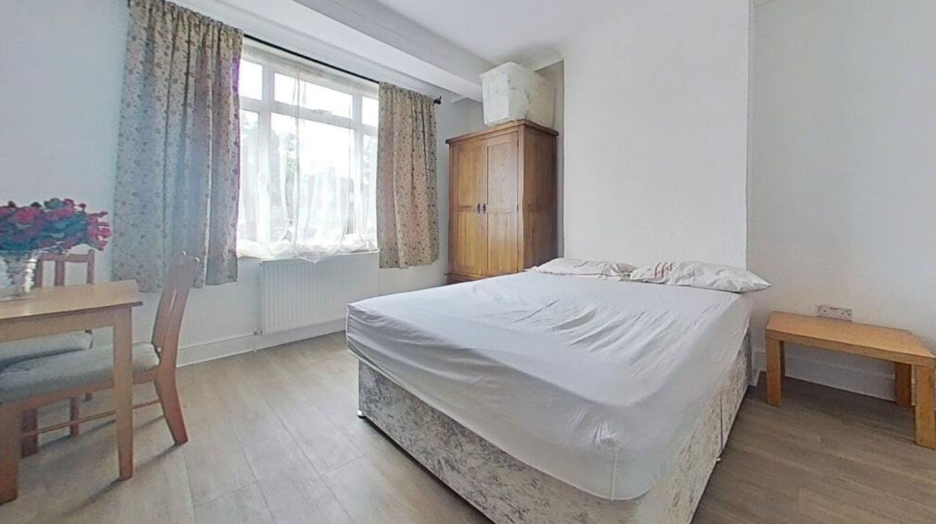 Room Franklin Crescent in Greater London