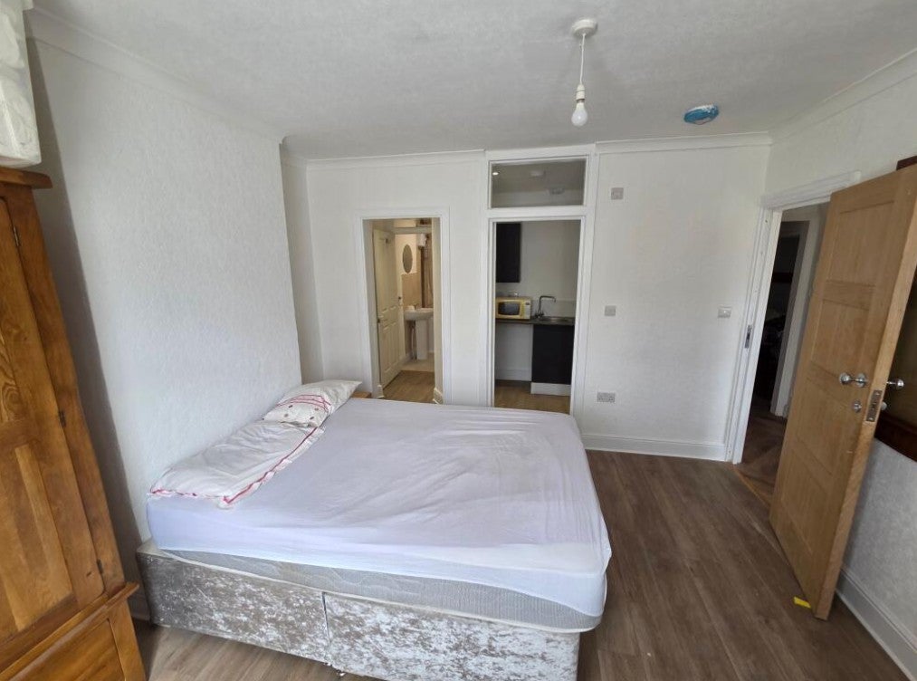 Room Franklin Crescent in Greater London