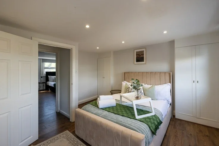 Flat Kensington High Street in Greater London