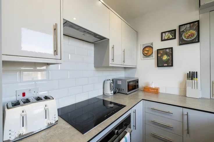 Flat Kensington High Street in Greater London