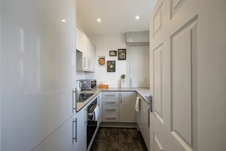 Flat Kensington High Street in Greater London