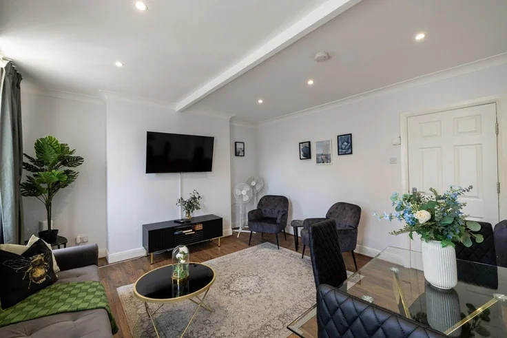 Flat Kensington High Street in Greater London