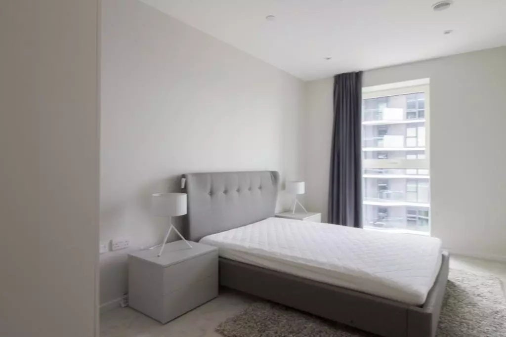 Flat Layard Street in Greater London