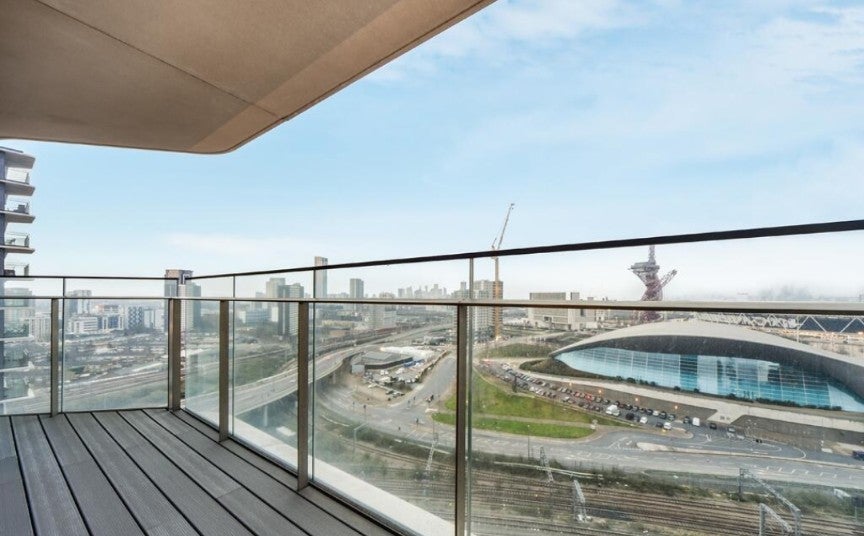 Flat Layard Street in Greater London