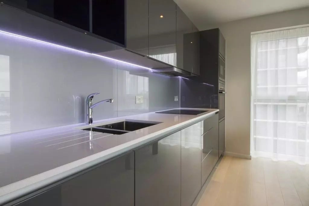 Flat Layard Street in Greater London