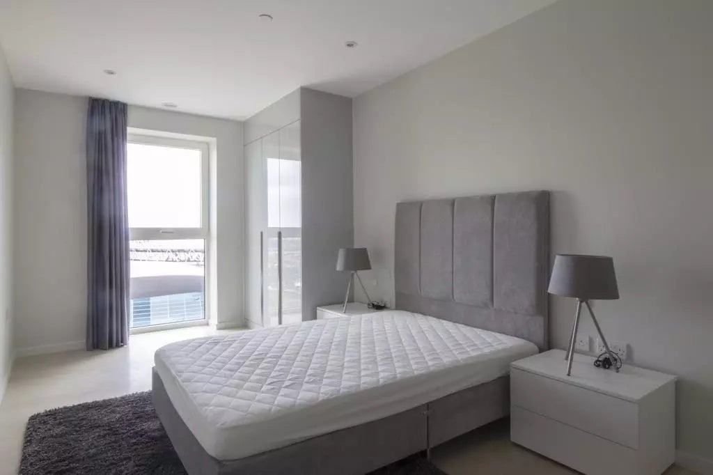 Flat Layard Street in Greater London