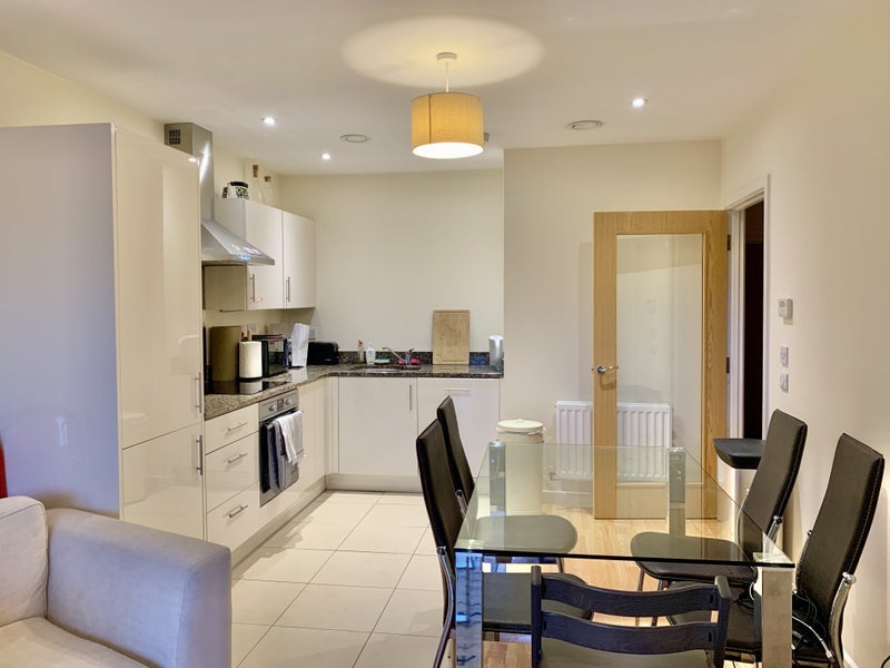 Room Newman Close in Greater London