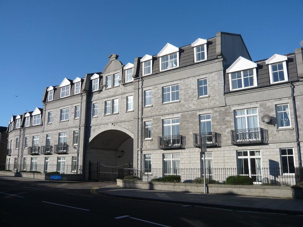 Flat Lanark Square in Greater London