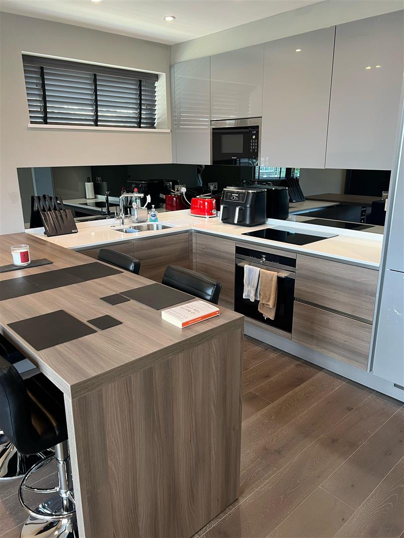 Flat Accommodation Road in Greater London