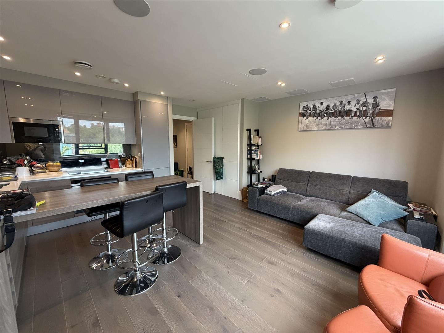 Flat Accommodation Road in Greater London