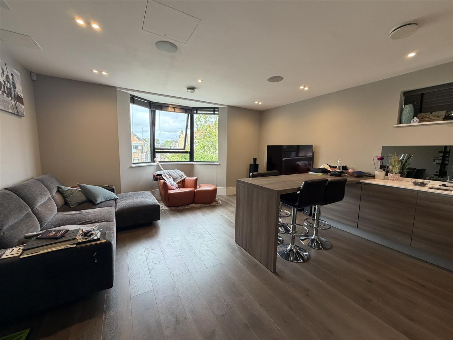 Flat Accommodation Road in Greater London