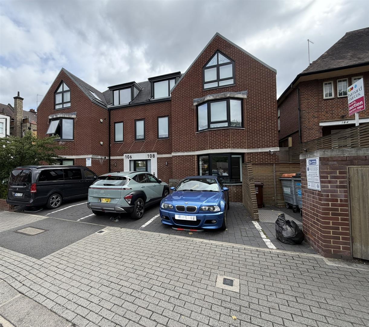 Flat Accommodation Road in Greater London