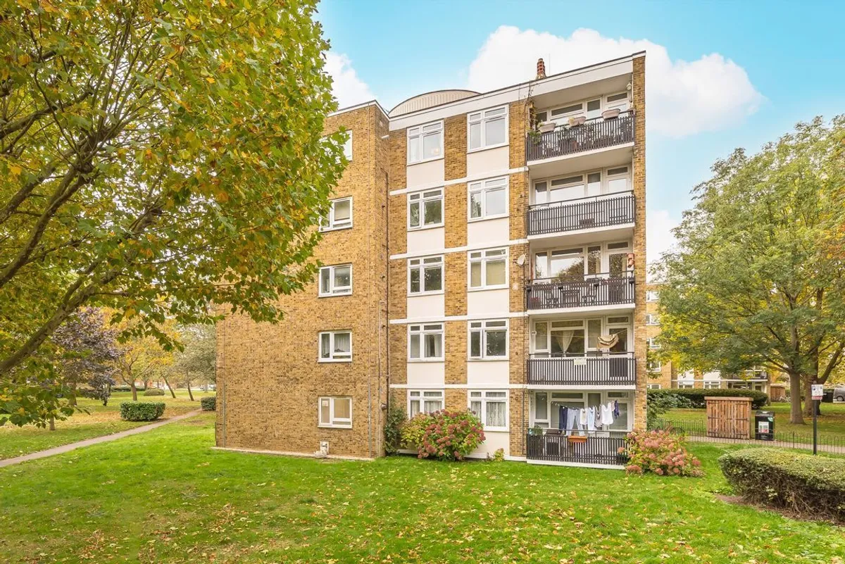 Flat Strathdon Drive in Greater London