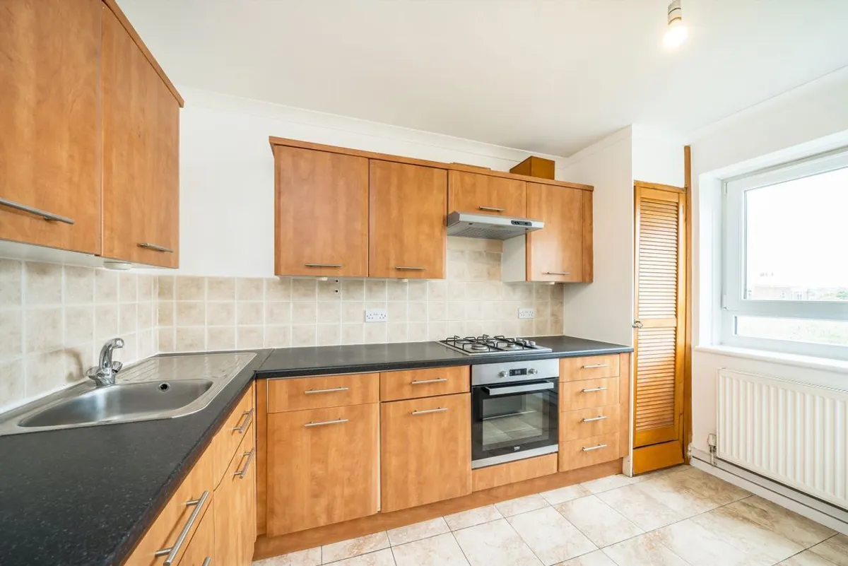 Flat Strathdon Drive in Greater London