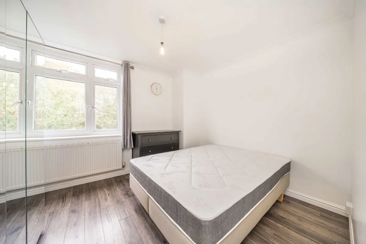 Flat Strathdon Drive in Greater London
