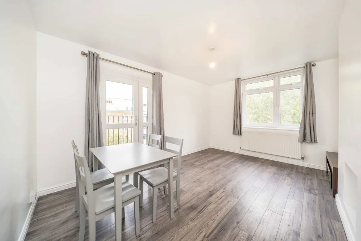 Flat Strathdon Drive in Greater London