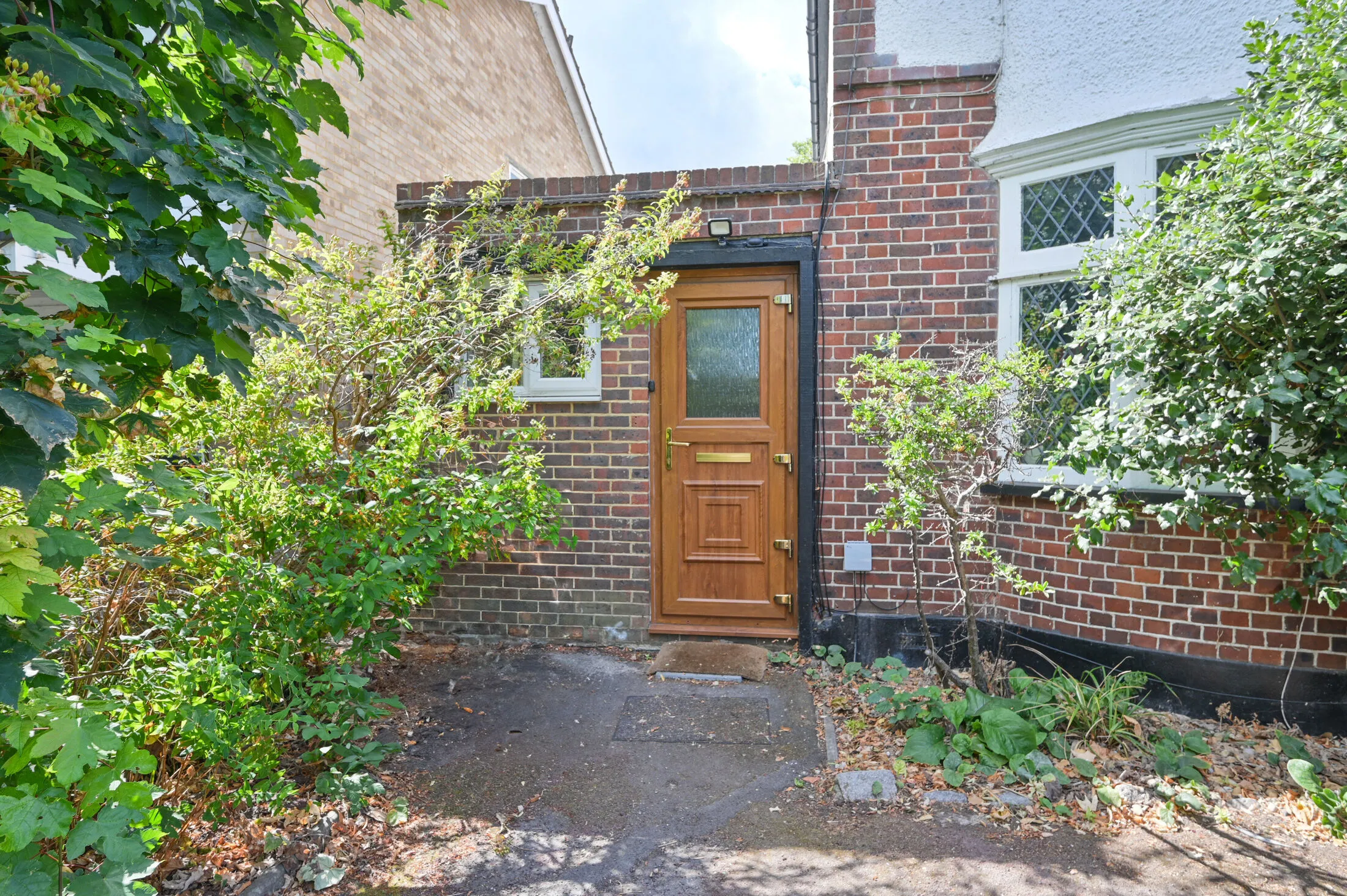 Flat Hurst Road in Elmbridge