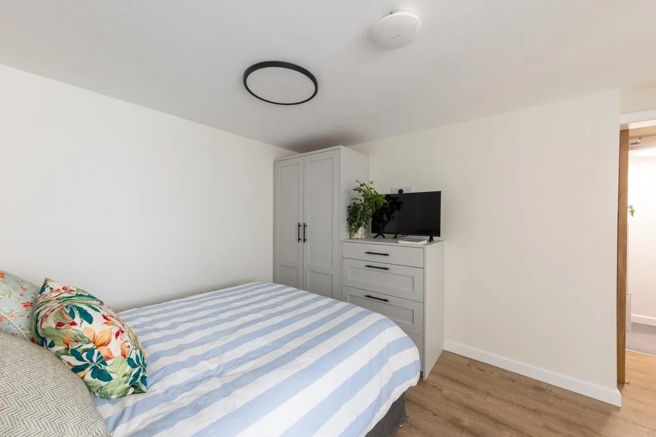Room Dene Street in Mole Valley
