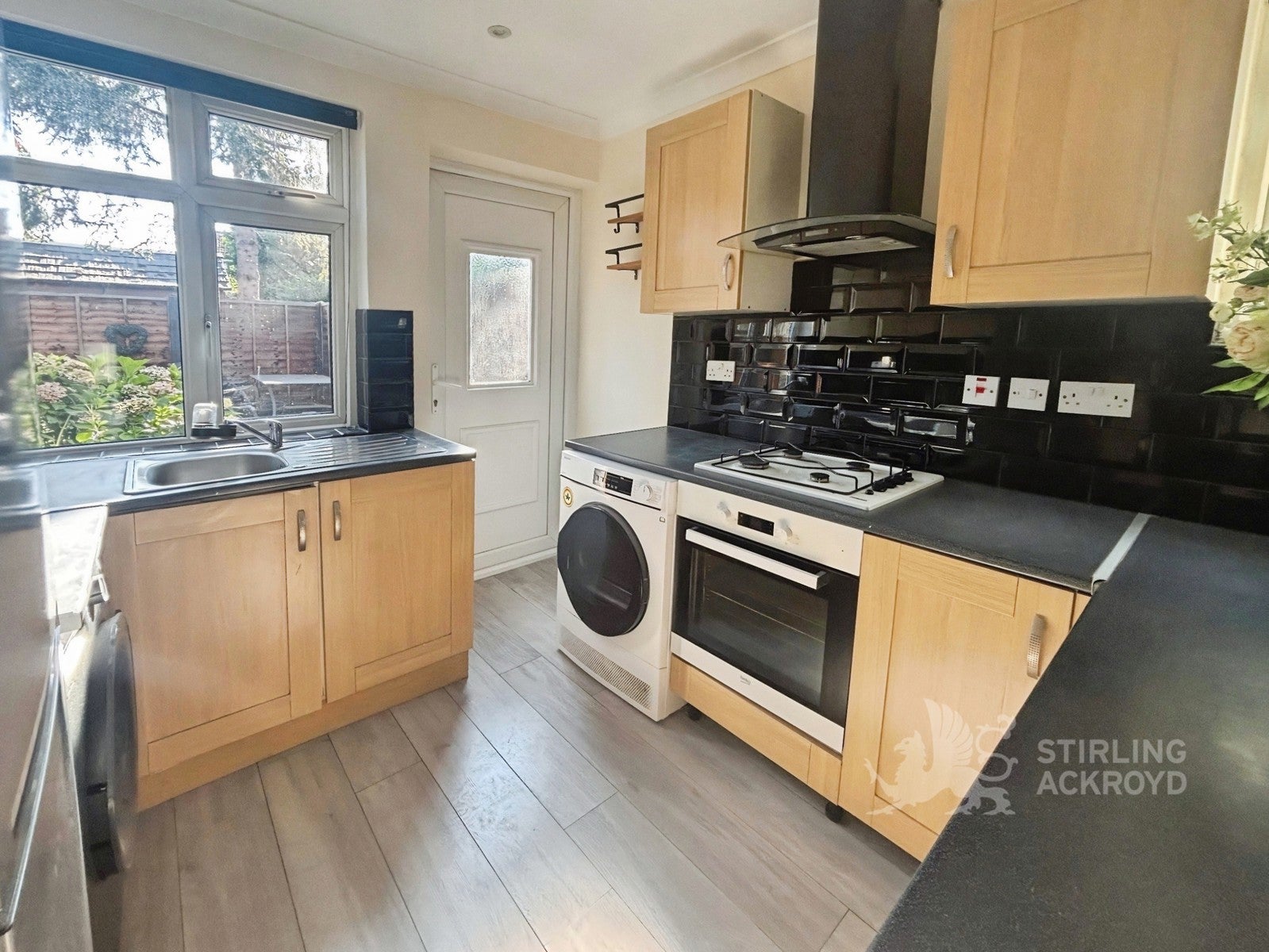 Flat King's Avenue in Sunbury-on-Thames