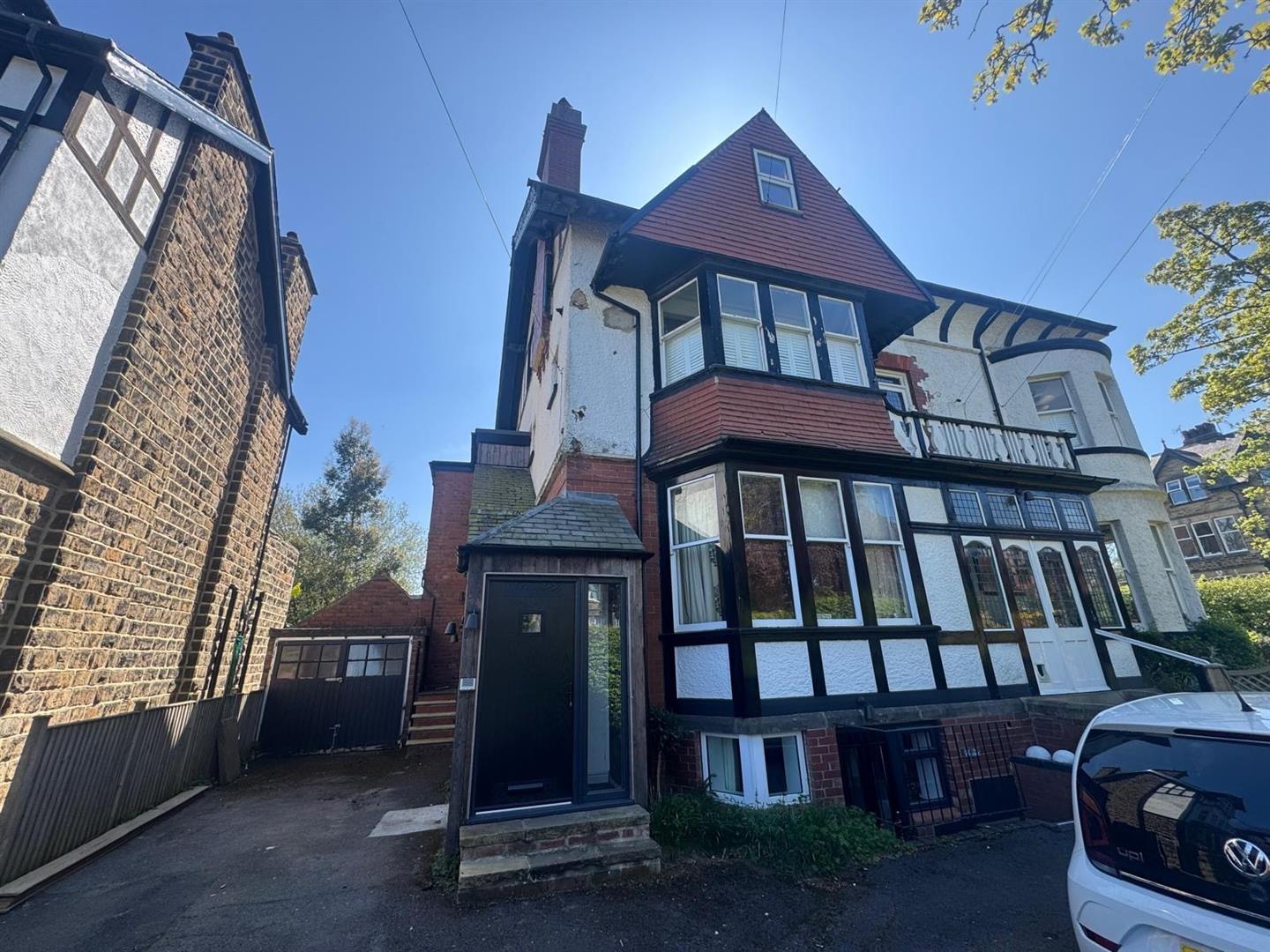 Flat St James Drive in Harrogate