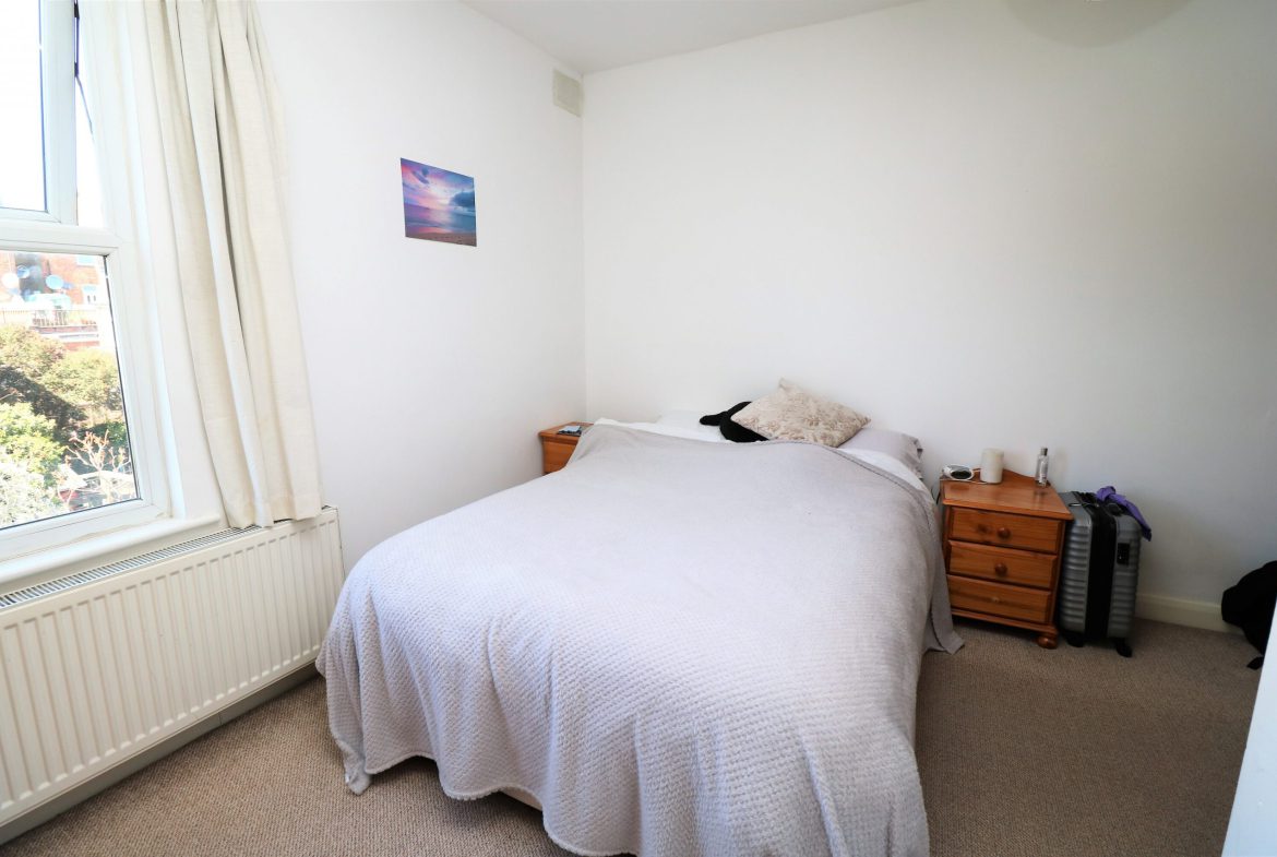 Flat Oakley Gardens in Greater London