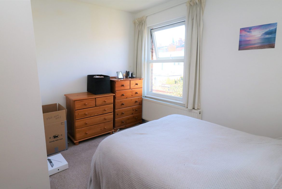 Flat Oakley Gardens in Greater London