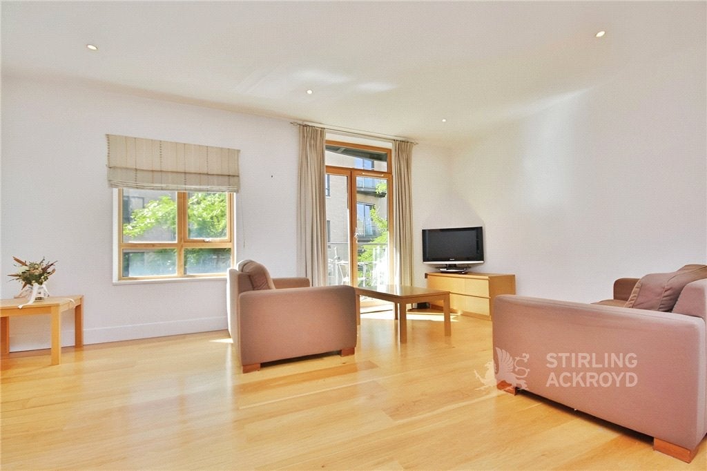 Flat Sydenham Road in Guildford