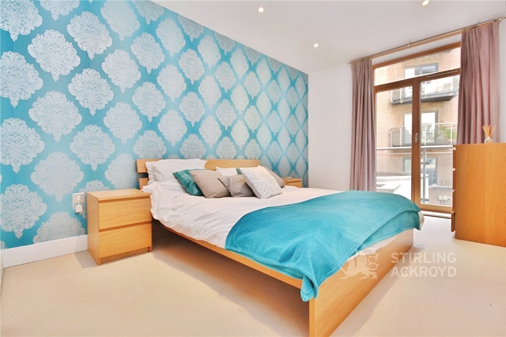 Flat Sydenham Road in Guildford