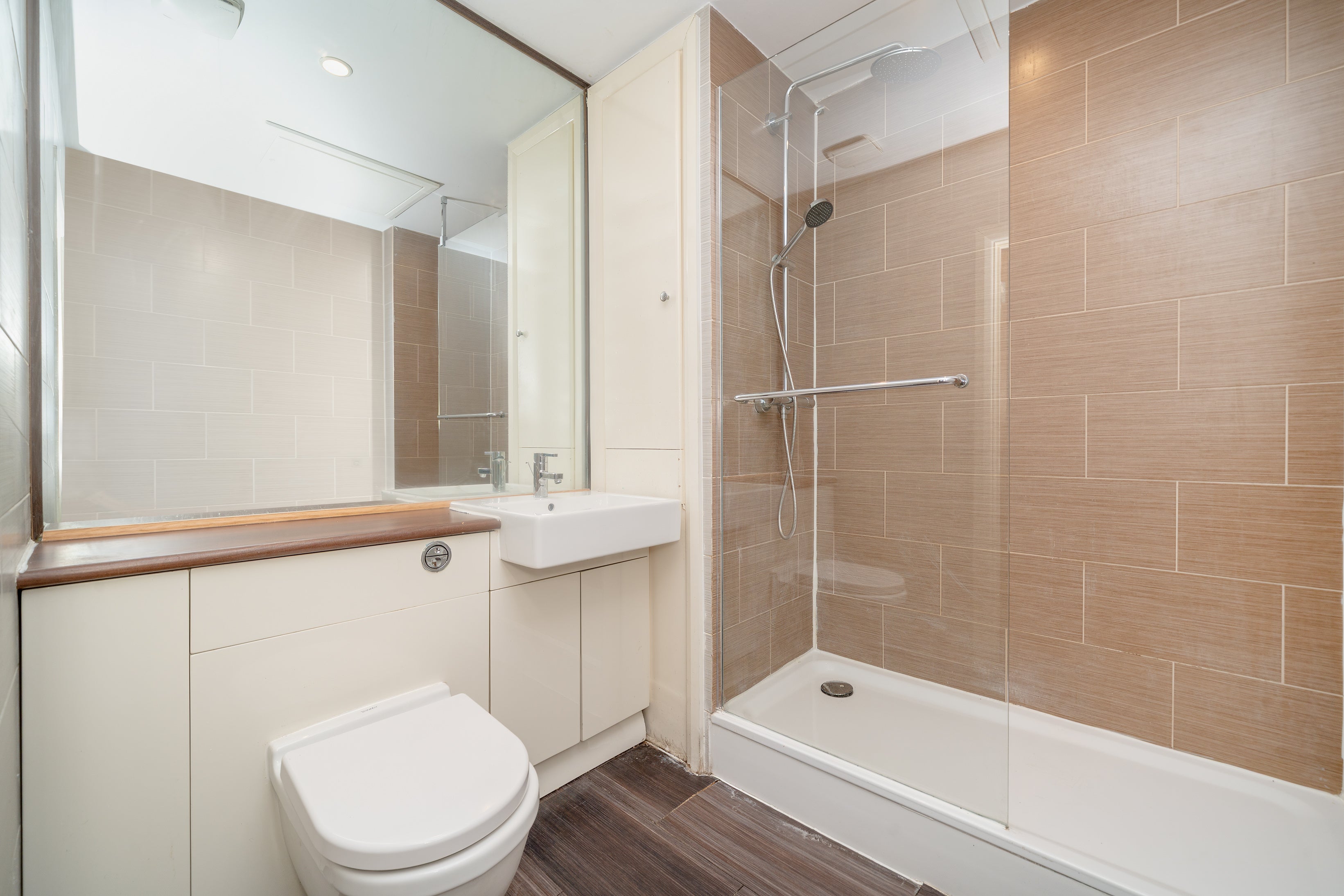 Flat Durnsford Road in Greater London