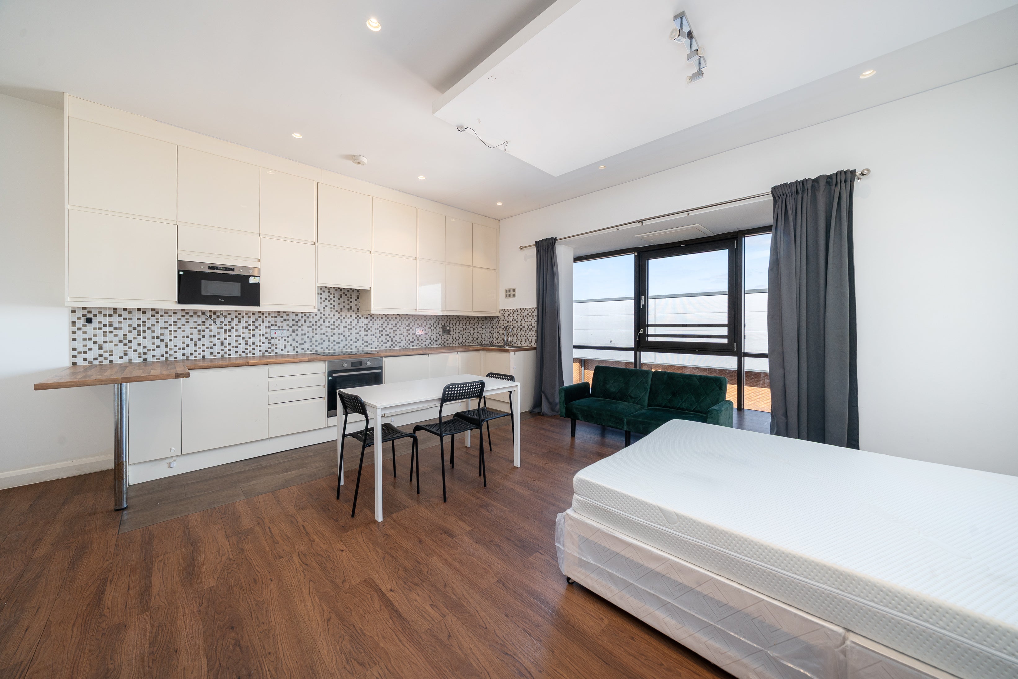 Flat Durnsford Road in Greater London