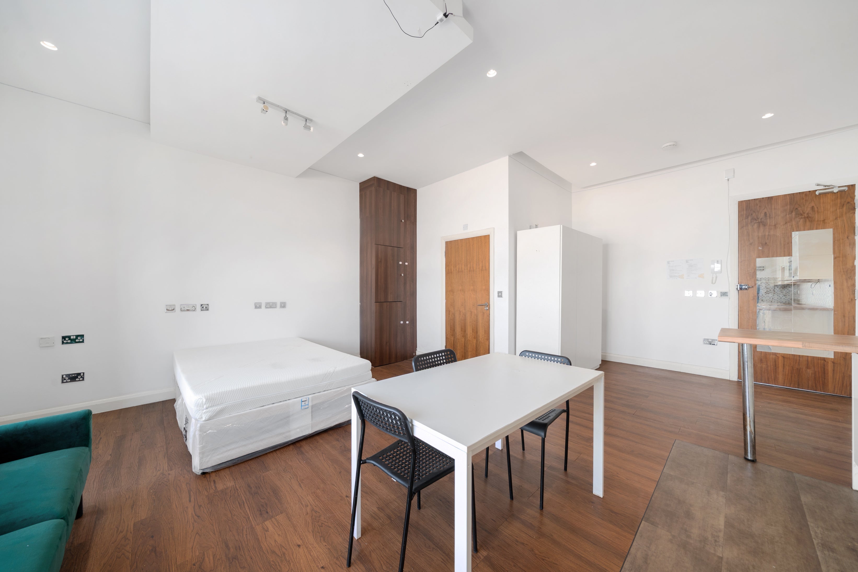 Flat Durnsford Road in Greater London