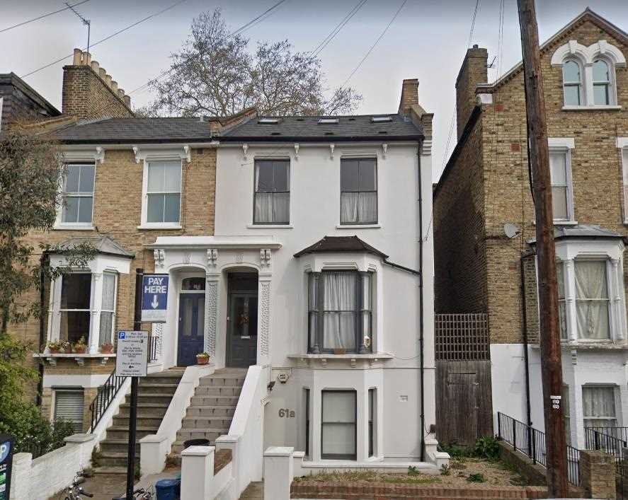 Flat Colvestone Crescent in Greater London