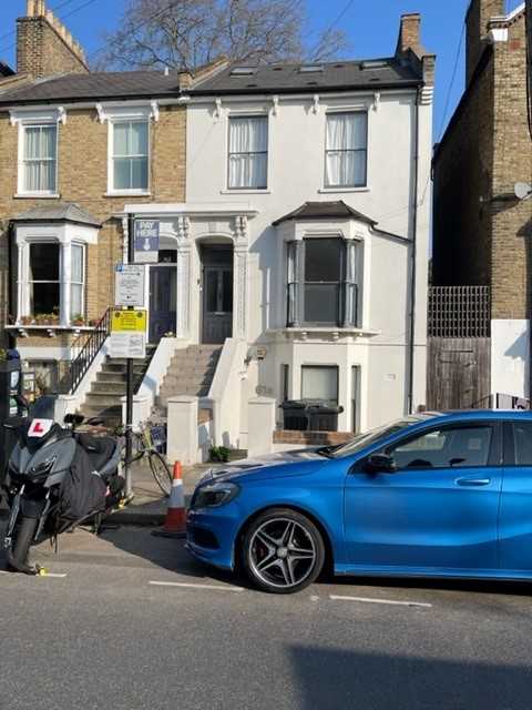 Flat Colvestone Crescent in Greater London