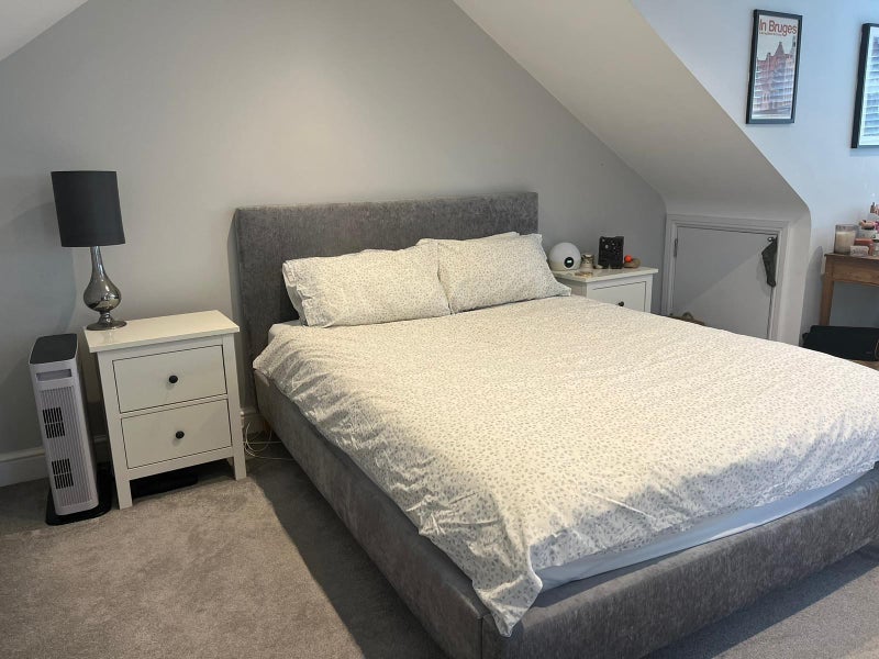 Room Harvist Road in Greater London