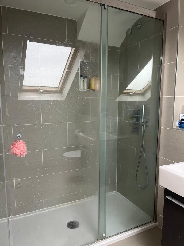 Room Harvist Road in Greater London