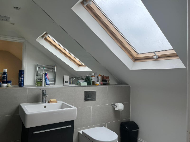 Room Harvist Road in Greater London