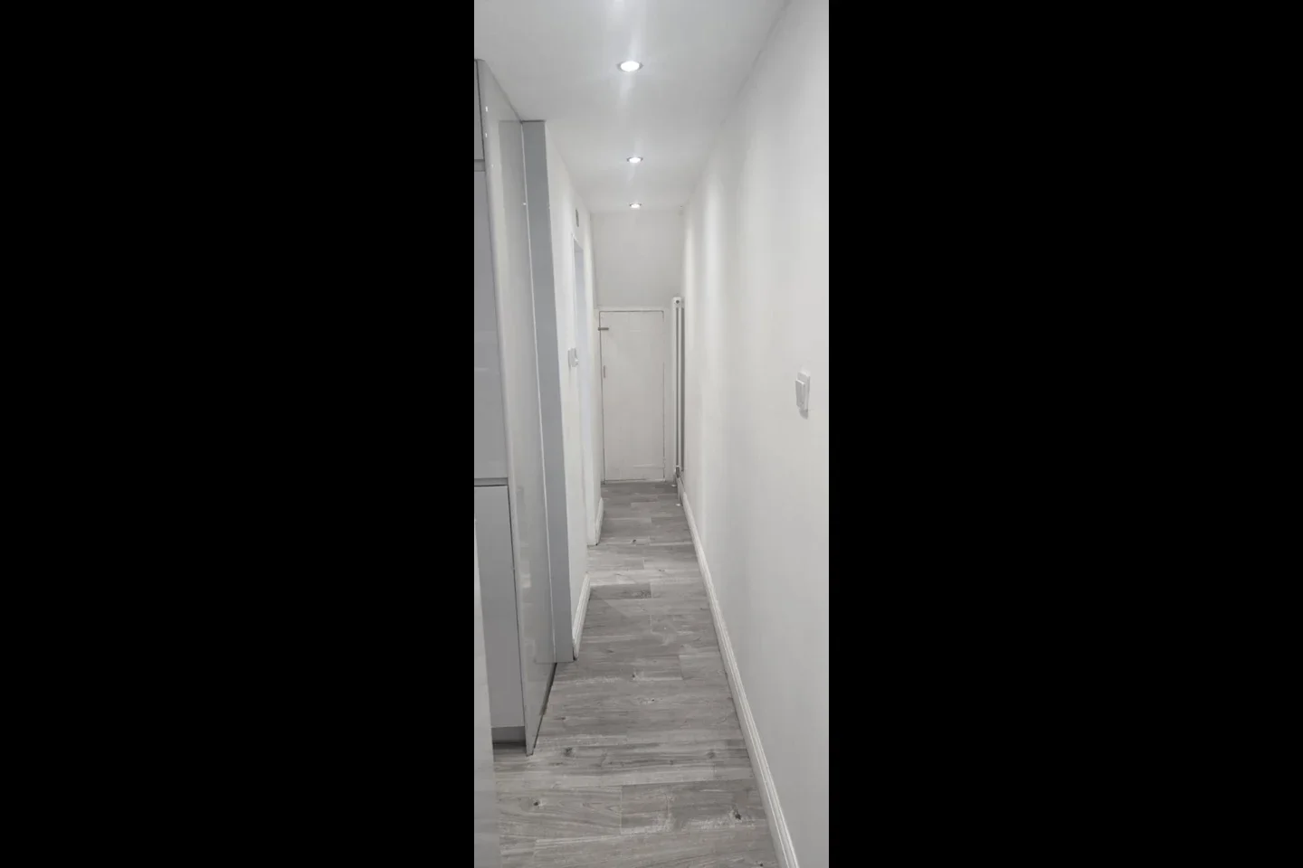 Flat Cann Hall Road in Greater London