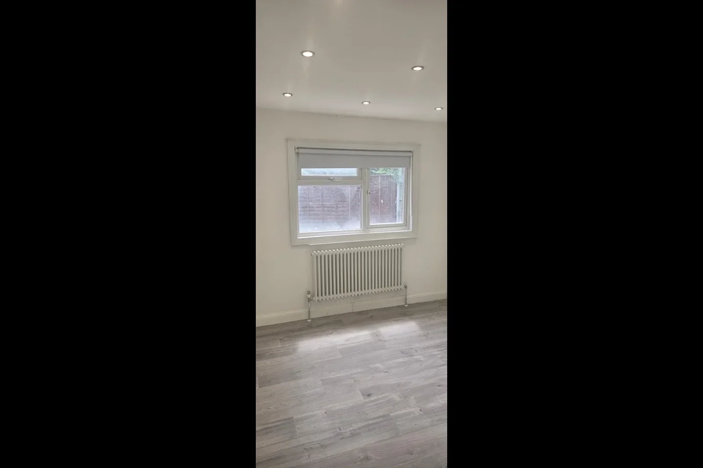 Flat Cann Hall Road in Greater London