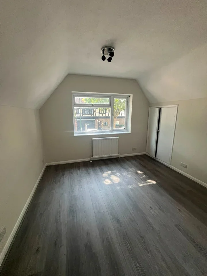 House Colston Avenue in Greater London